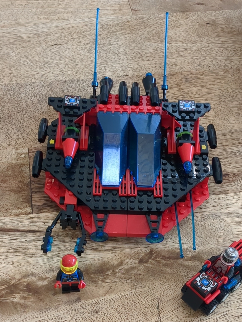 Lego 6939 Spyrius Centurion Saucer Red and Black with Blue Canopies - Complete